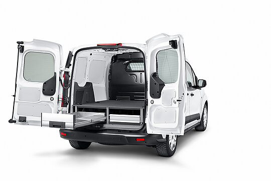 Ford Connect mit ausgezogenen Schubladen